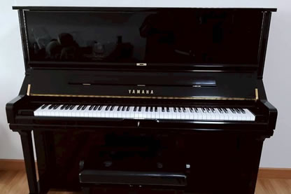 YAMAHA U3